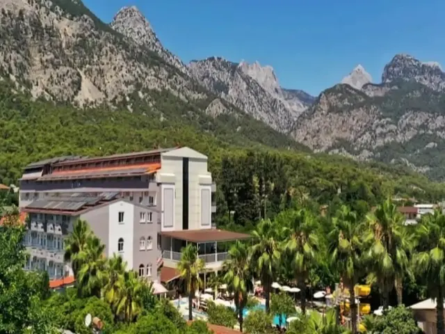 Grand Hotel Derin photo 2