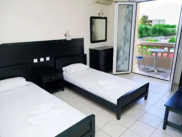 Sunset Apartments photo 2