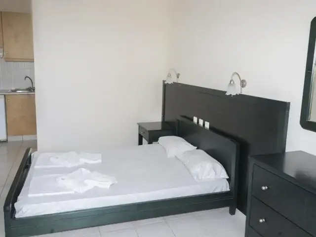 Sunset Apartments photo 3