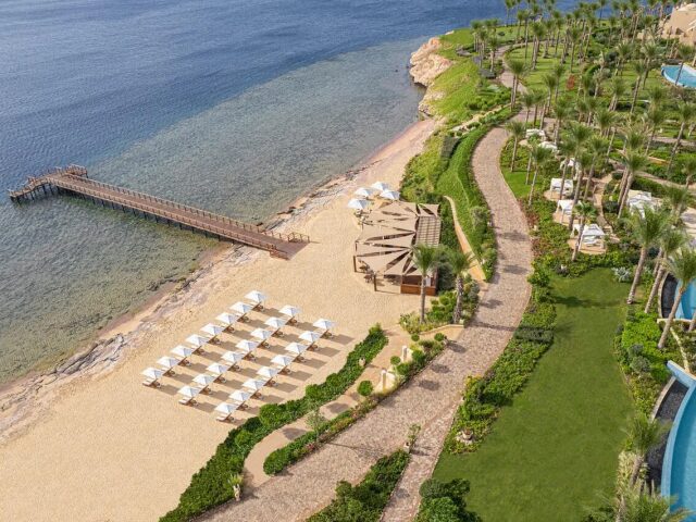Four Seasons Resort photo 2