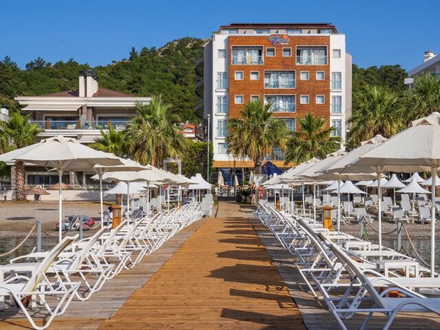Cettia Beach Resort photo 2