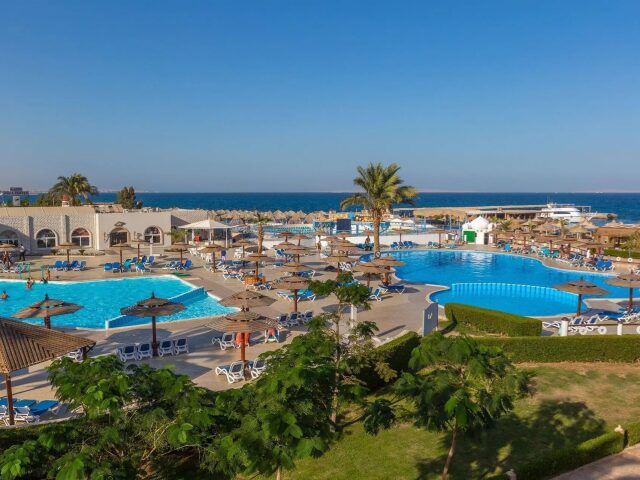 Aladdin Beach Resort photo 2