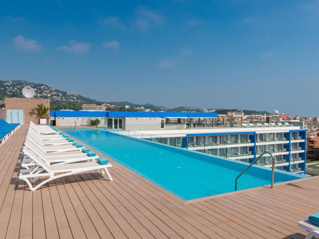 L Azure photo 2
