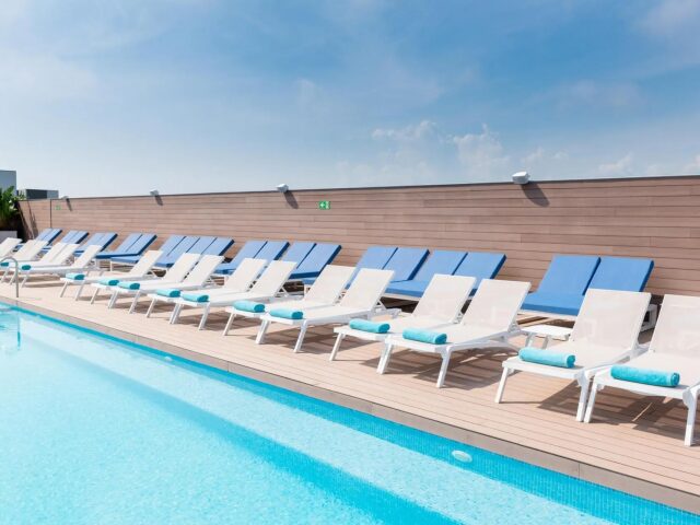 L Azure photo 3