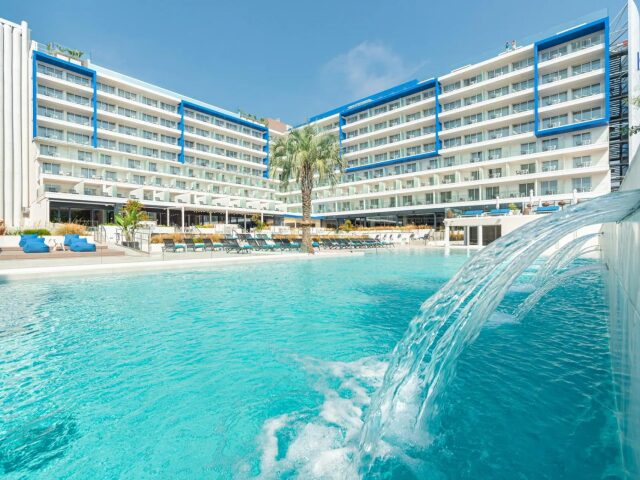 L Azure photo 0