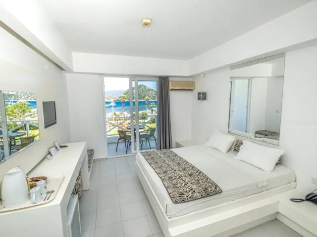 Casa & Blanca Beach photo 1