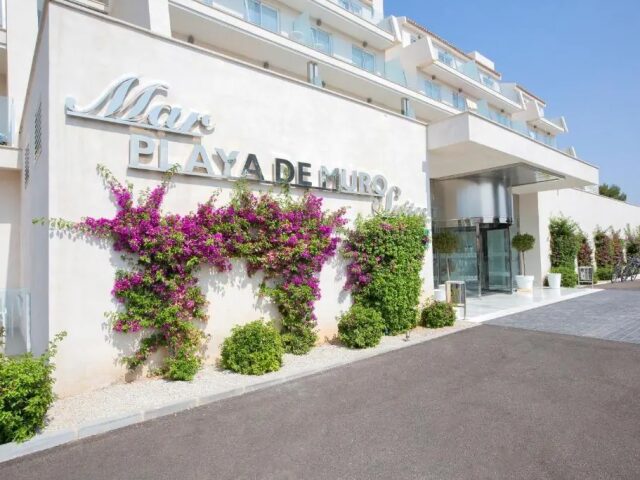 Mar Playa de Muro Suites