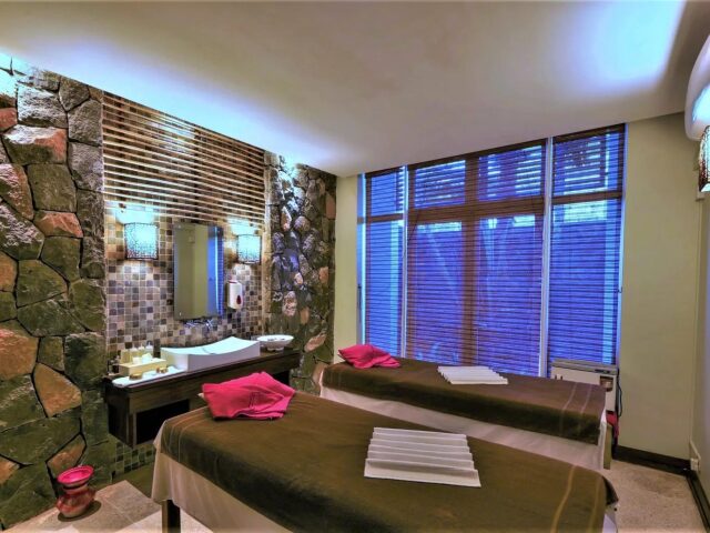 Laguna Beach & Spa photo 3