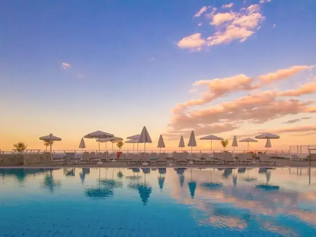 Peninsula Resort & Spa photo 1
