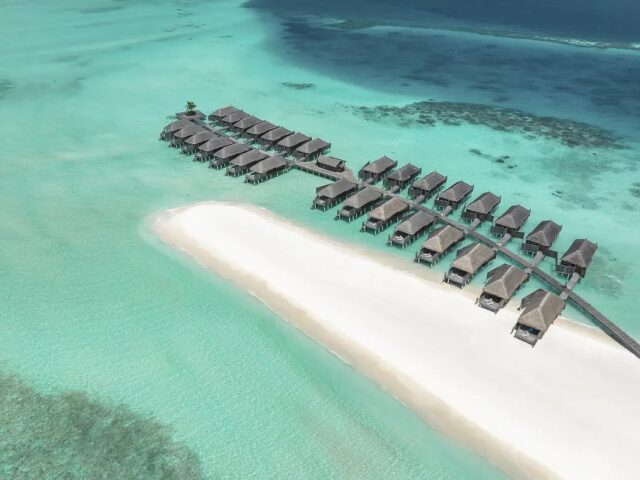 Constance Moofushi Resort