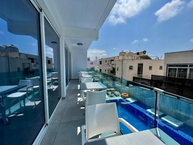 Sunny Blue photo 2