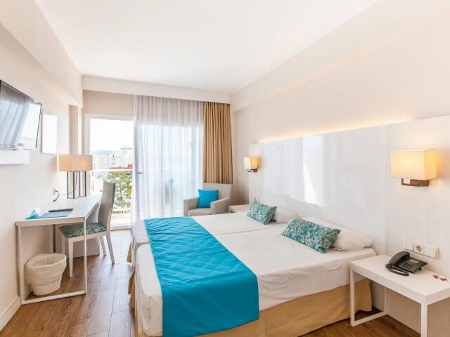 Blue Sea Cala Millor photo 1