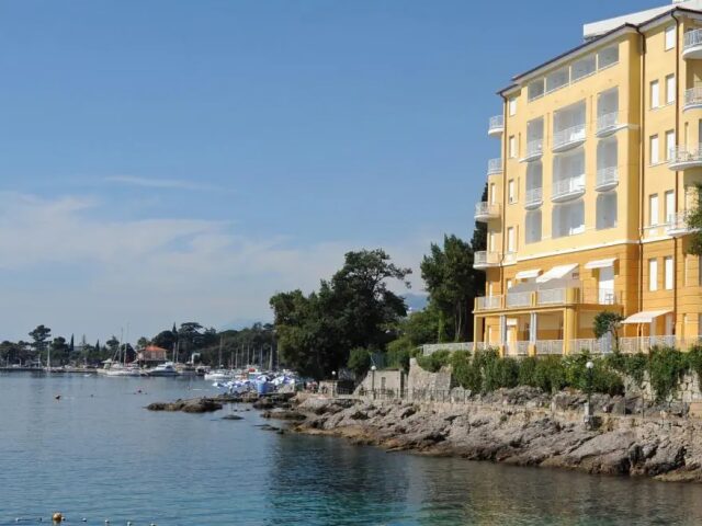 Ambasador by Liburnia photo 1