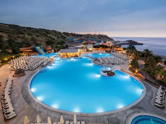 Acapulco Resort photo 2