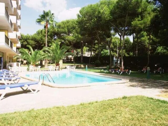 Cabot Tres Torres Apartments