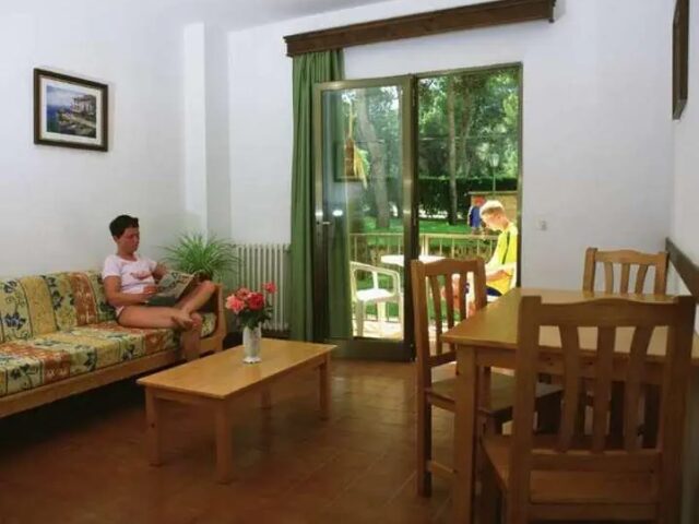 Cabot Tres Torres Apartments photo 1
