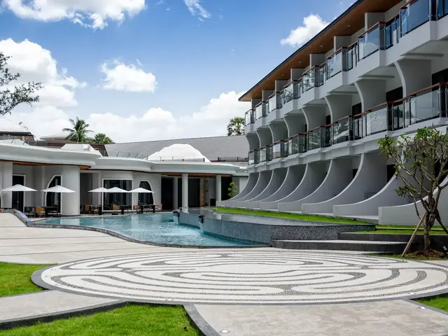 Amora Beach Resort photo 2