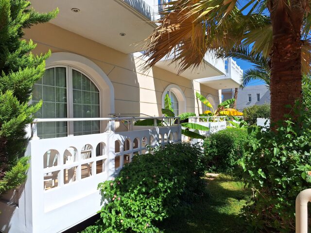 Perla Beach photo 3