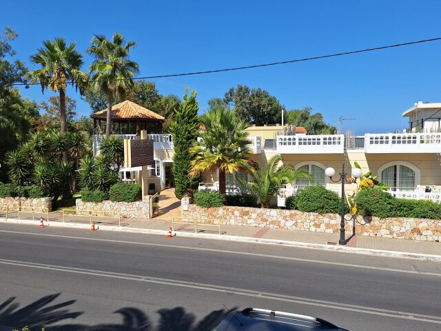 Perla Beach photo 1
