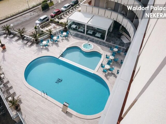 Waldorf Palace photo 2