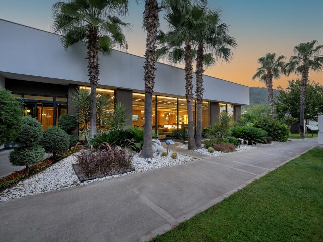 Sailor's Beach Club photo 3