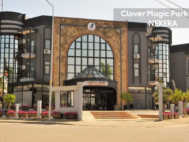 Clover Magic Park Side