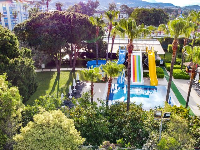 Insula Resort photo 2