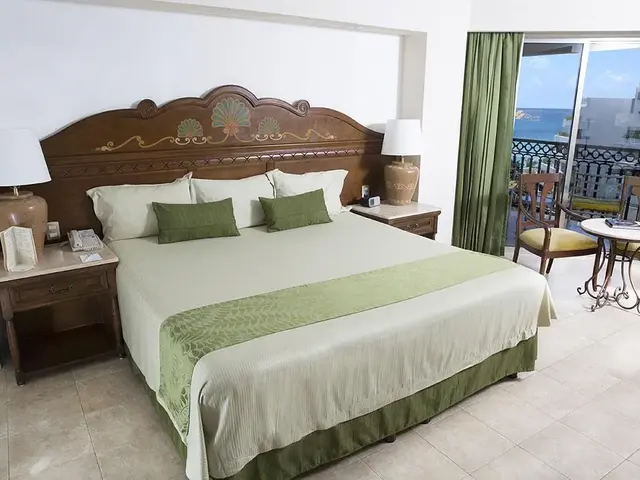 GR Solaris Cancun photo 3