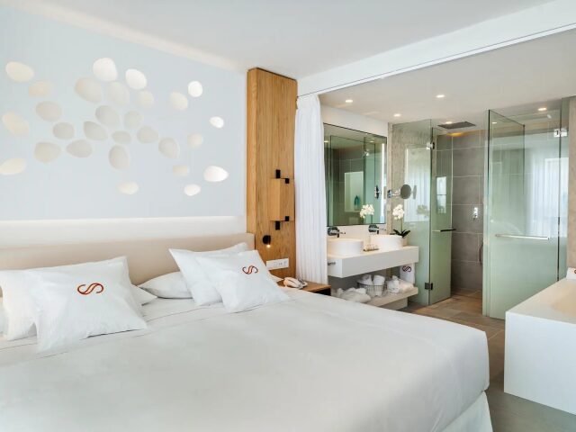 Royal Hideaway Corales Suites photo 1