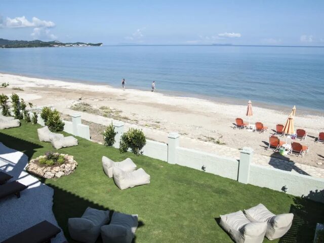 Cressida Seaside Apartments photo 3