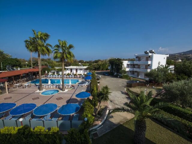Sandys Studios & Log Villas photo 1