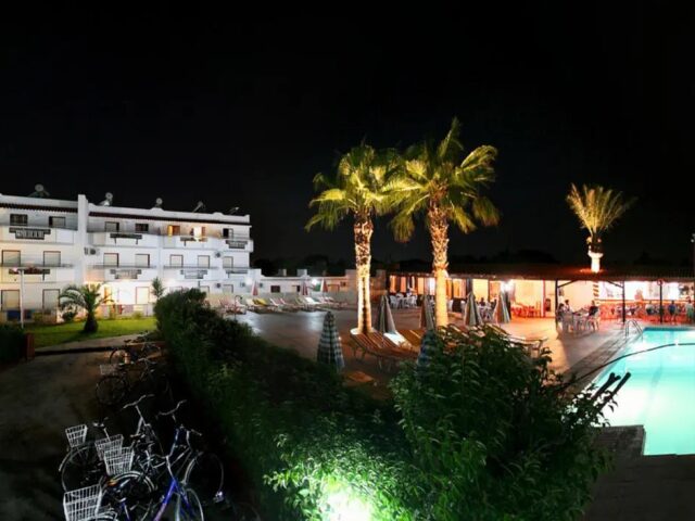Sandys Studios & Log Villas photo 0