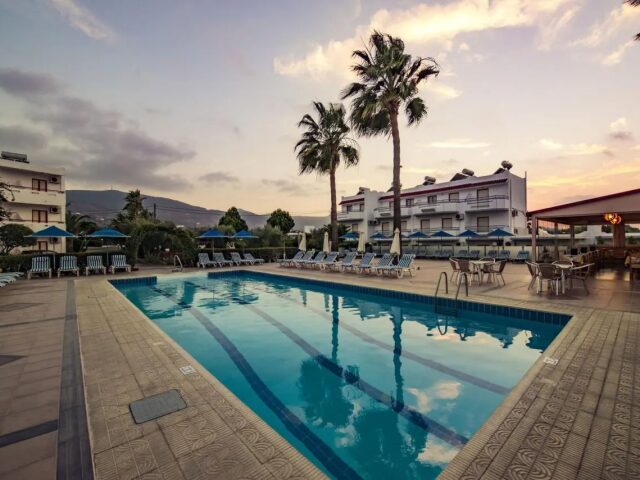 Sandys Studios & Log Villas photo 3