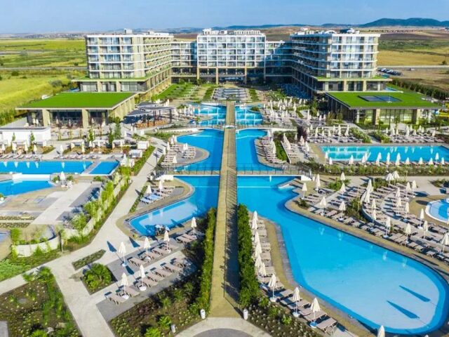 Wave Resort photo 2