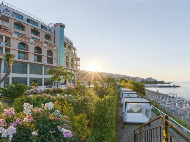 Grand Hotel photo 2
