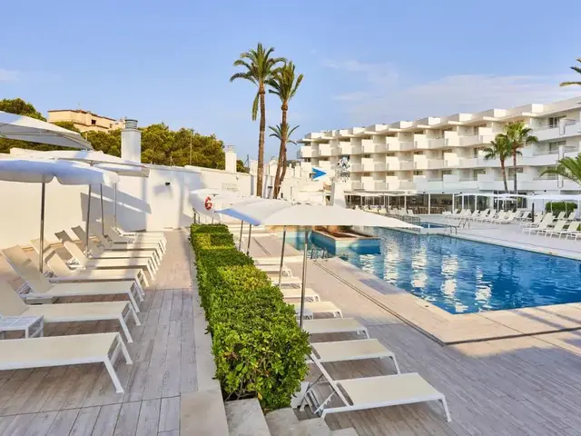 Globales Cala Bona Suites photo 1