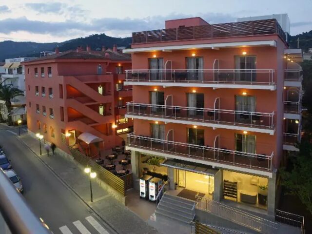 Tossa Beach Center photo 2
