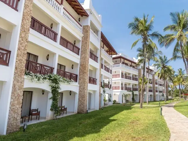 PrideInn Paradise Beach Resort photo 3