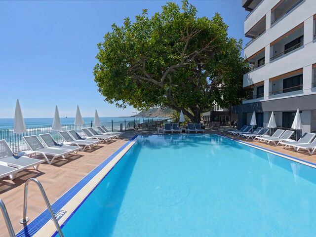 Floria Beach photo 1