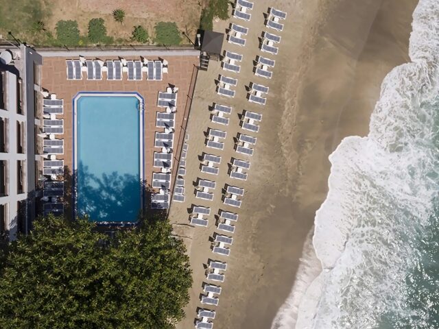 Floria Beach photo 3