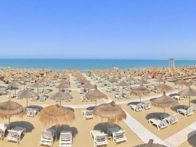 Sandy Beach & Resort photo 1