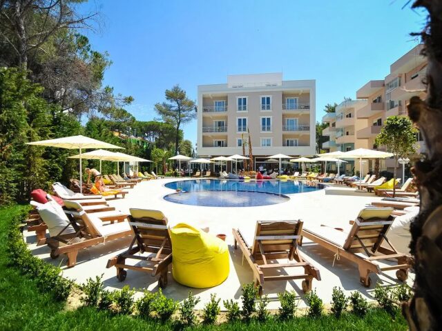 Sandy Beach & Resort