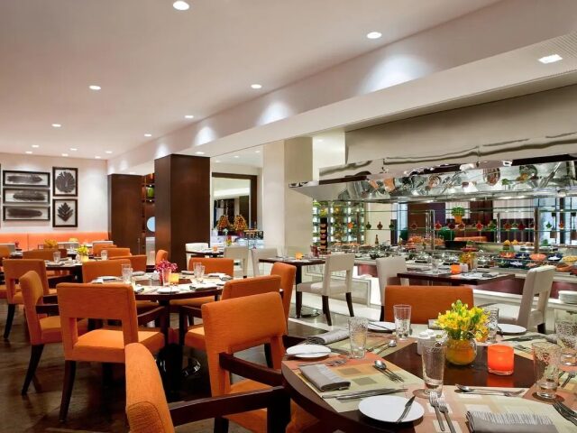 Movenpick Grand Al Bustan photo 1
