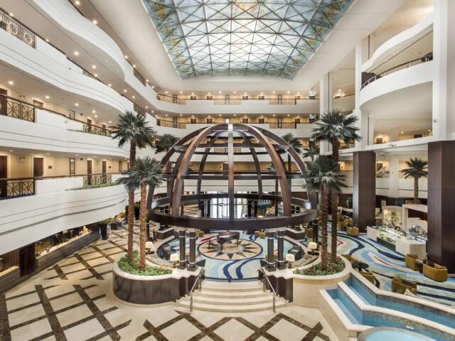 Movenpick Grand Al Bustan photo 3
