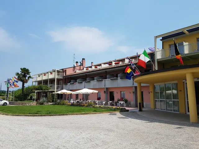 Bella Lazise photo 2