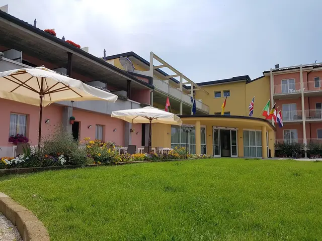 Bella Lazise photo 3