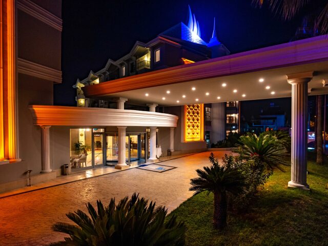 Royal Atlantis Beach photo 3