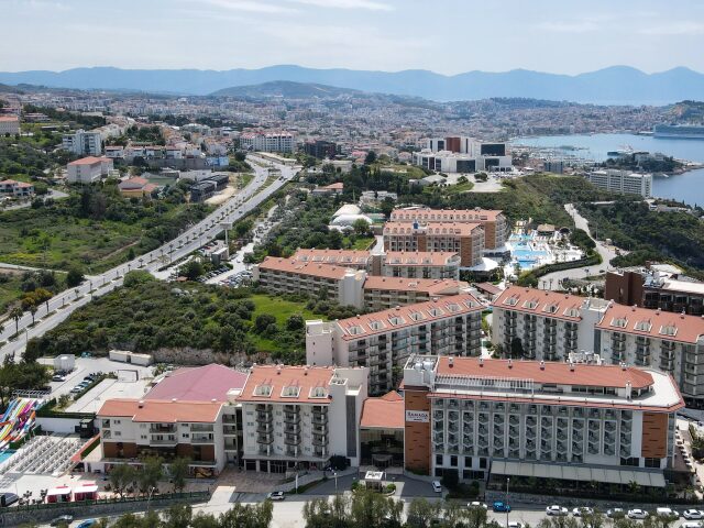 Ramada Hotel & Suites by Wyndham photo 2