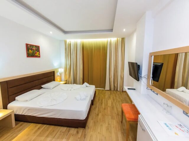 Saranda Palace photo 2