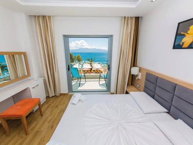 Saranda Palace photo 1
